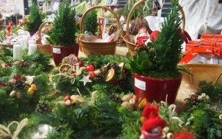 Vánoční floristika - 46519319 1251045235053451 4631393368490901504 o
